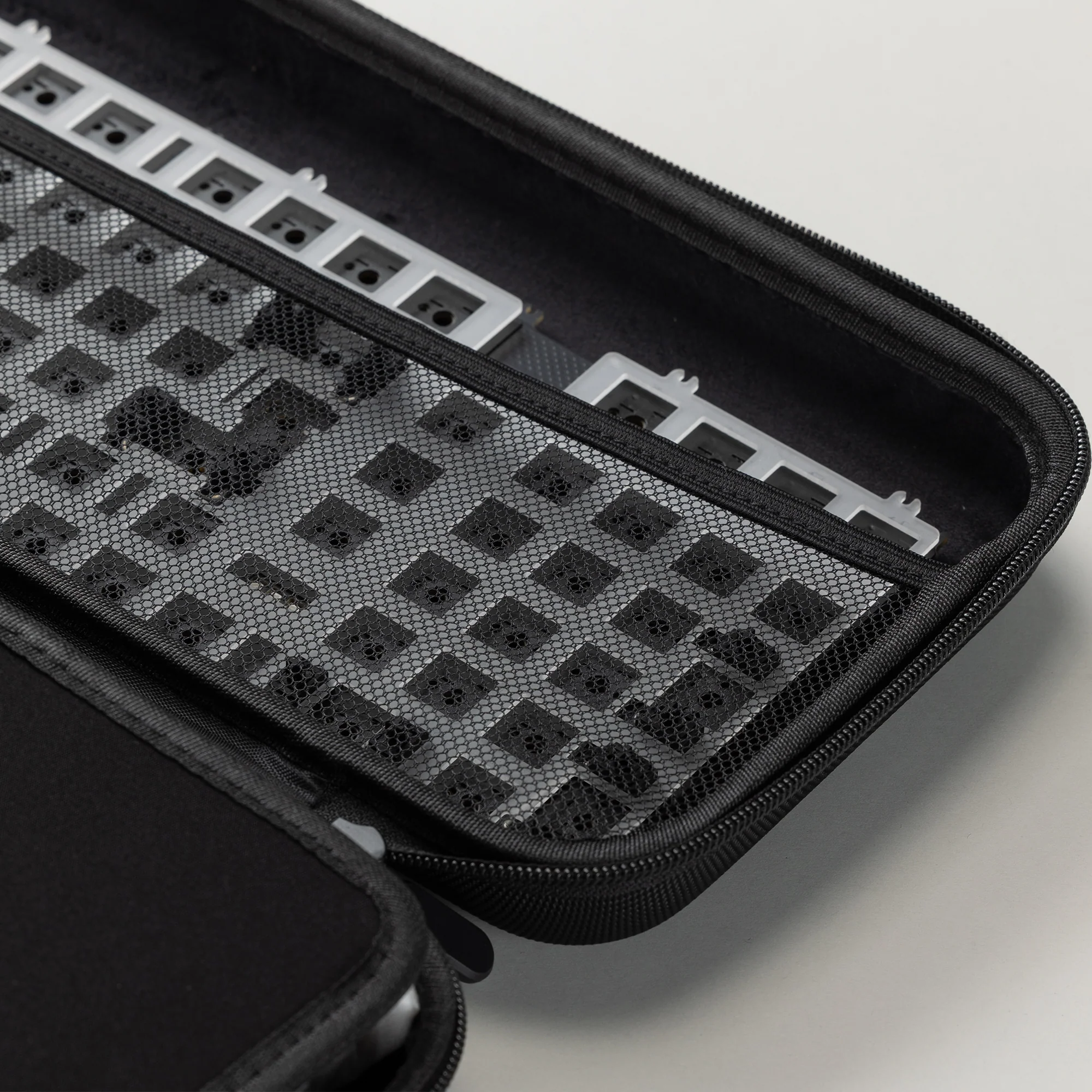 KBDfans 96% carrying case Compatible with Athena 1800 - Image 8