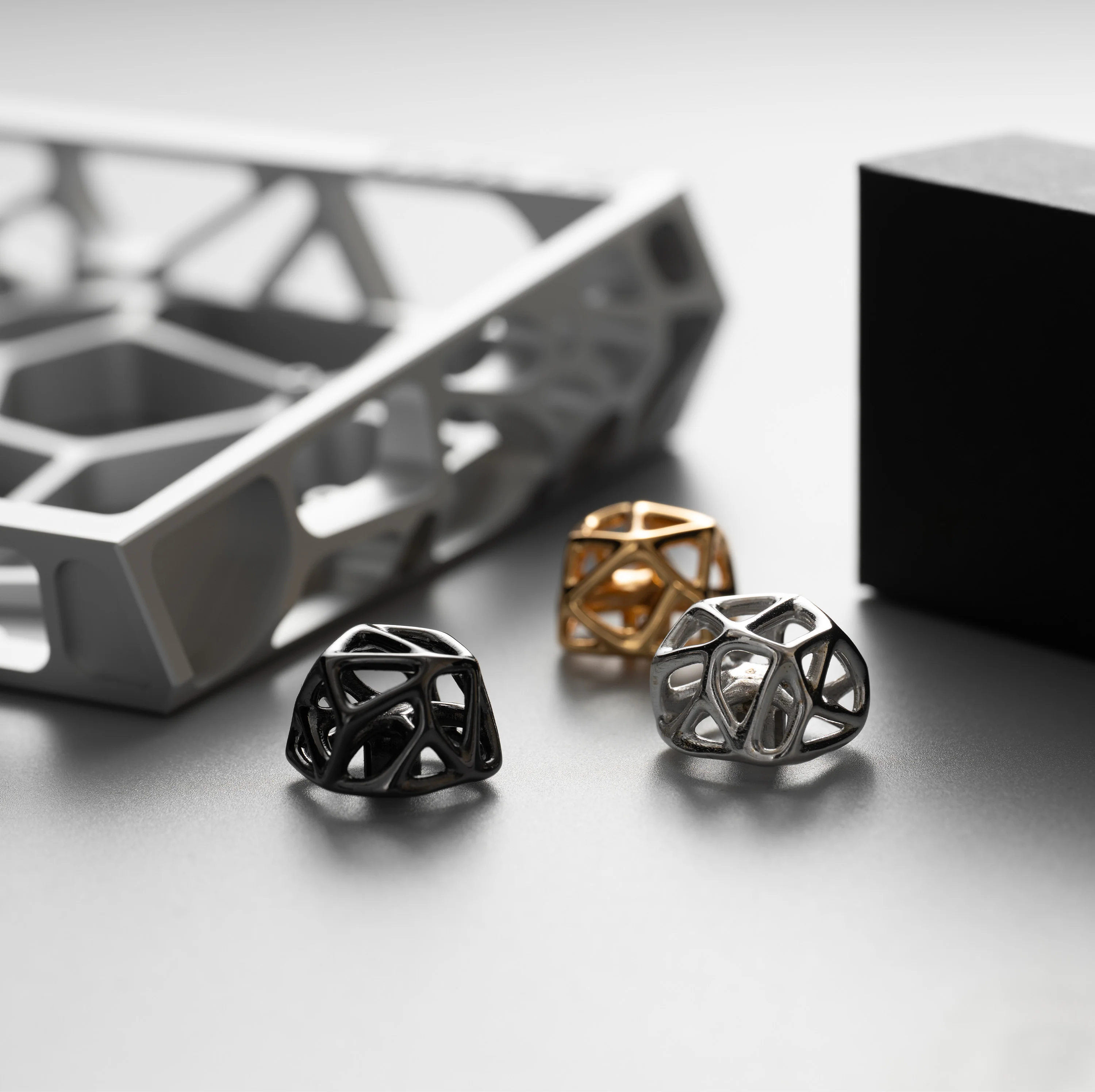 Makingo Crystal lattice of cells Artisan Metal Keycap - Image 3