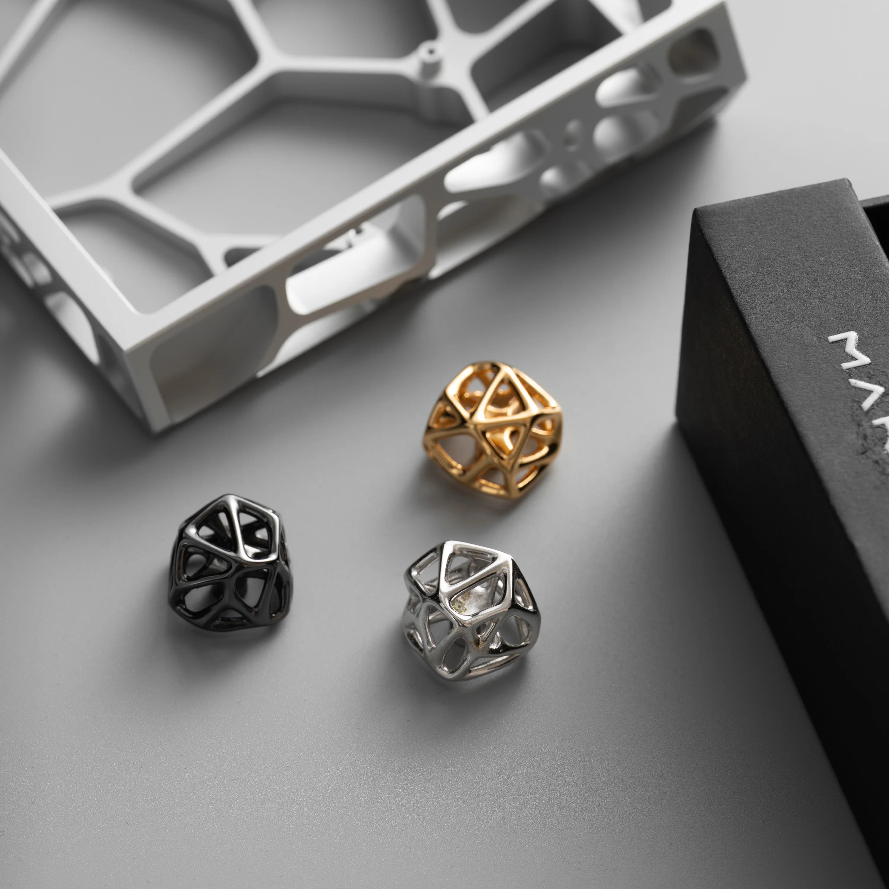 Makingo Crystal lattice of cells Artisan Metal Keycap - Image 4