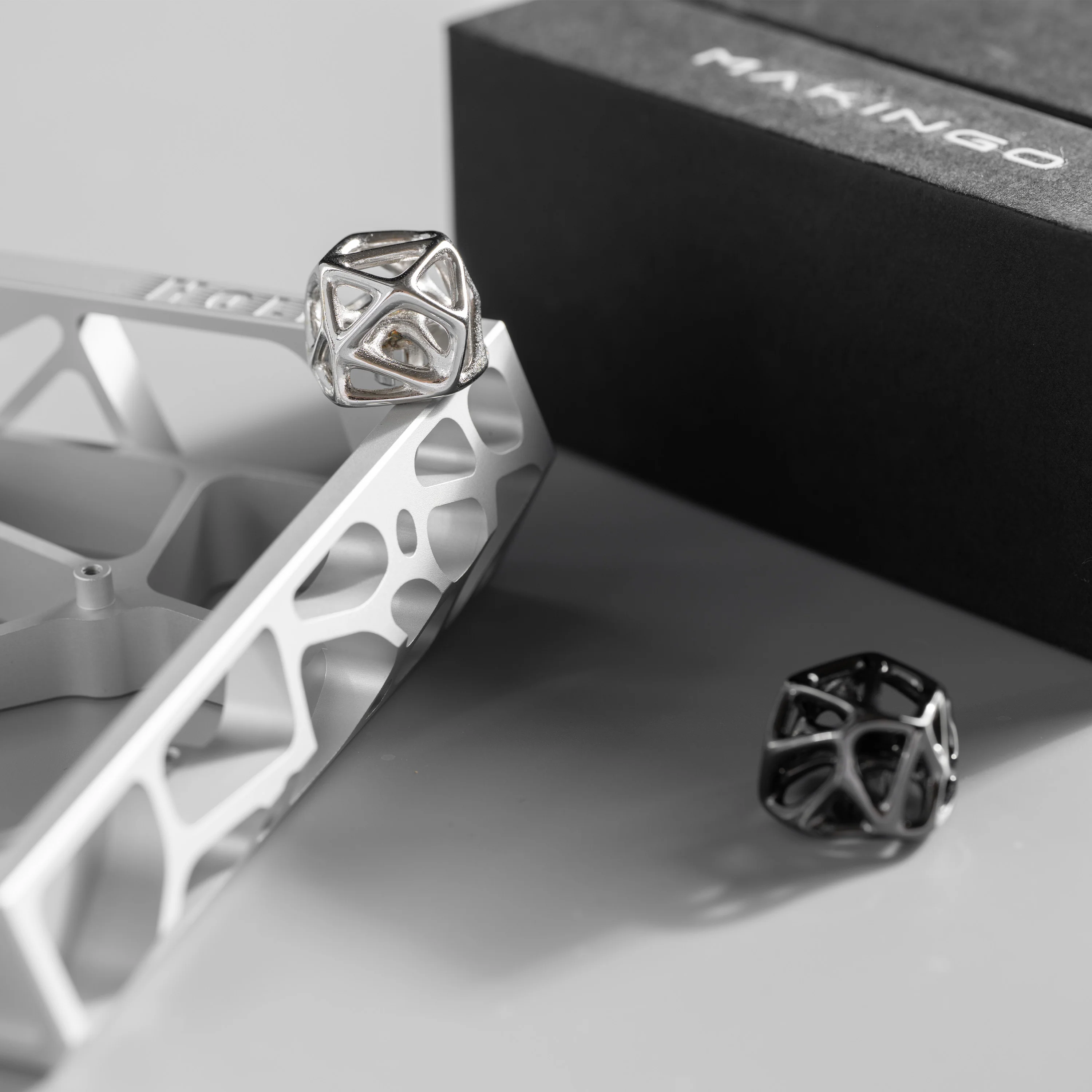 Makingo Crystal lattice of cells Artisan Metal Keycap - Image 6