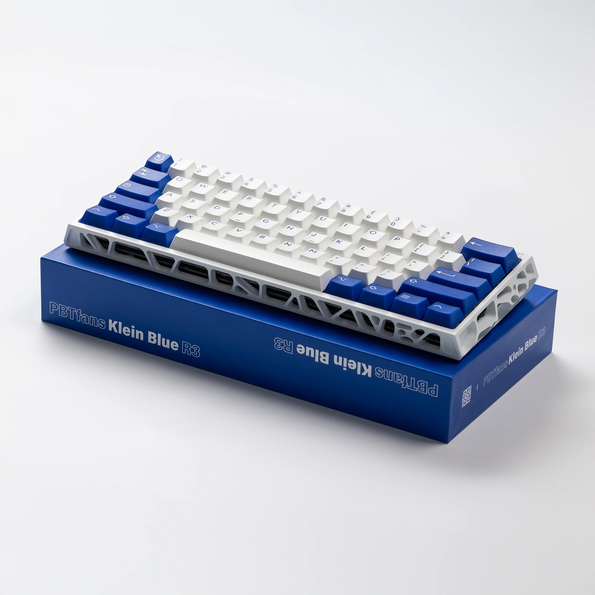 Ready to use Holy60 Keyboard with PBTfans Klein Blue R3 - Image 10