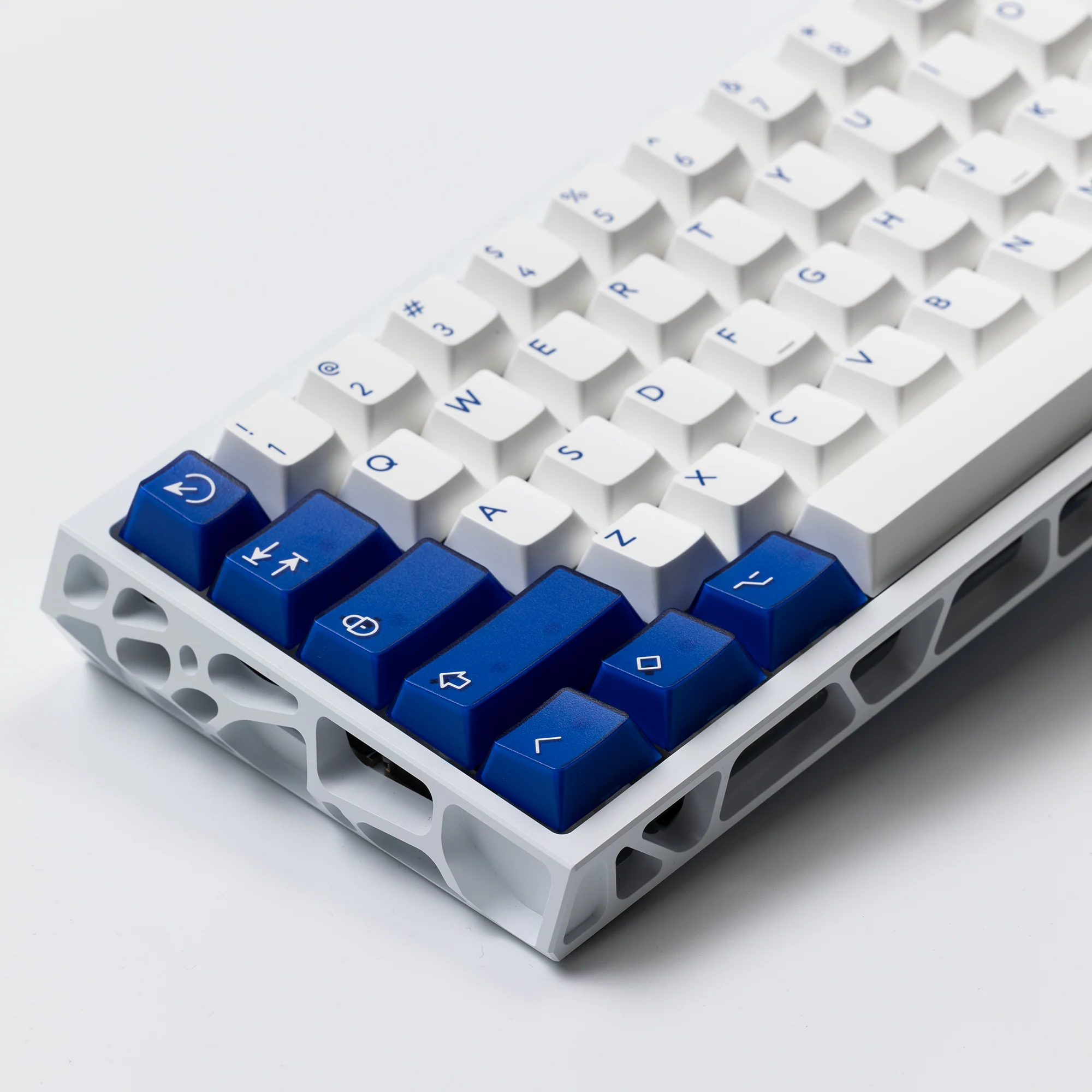 Ready to use Holy60 Keyboard with PBTfans Klein Blue R3 - Image 6